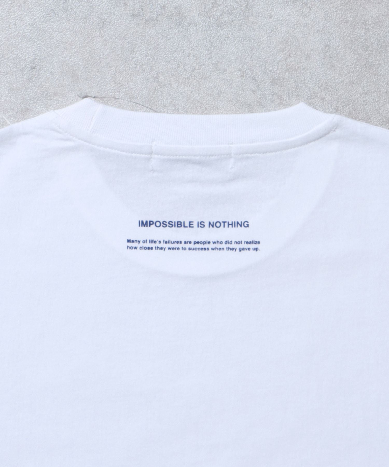 メッセージロゴショート丈Tシャツ / ぼかしロゴ Tシャツ 短丈 クルーネック 半袖 ホワイト