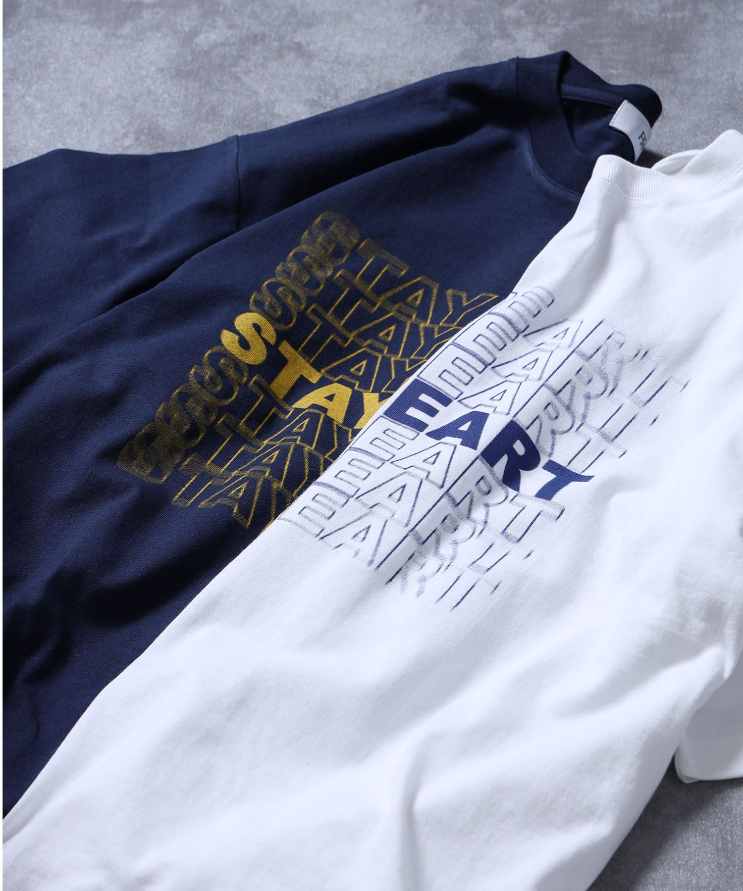 【FFEIN(フェイン)】メッセージロゴショート丈Tシャツ / ぼかしロゴ Tシャツ 短丈 クルーネック 半袖 ネイビー