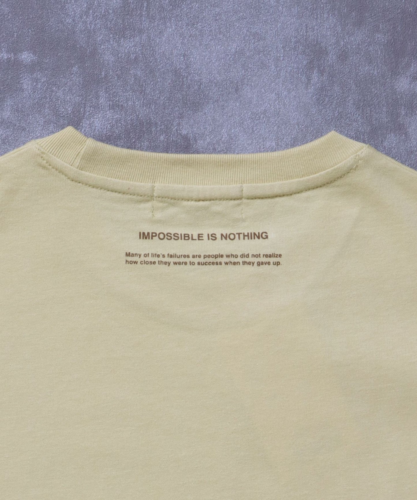 メッセージロゴショート丈Tシャツ / Tシャツ クルーネック 半袖 プリント ぼかしロゴ 【短丈】 レモンイエロー