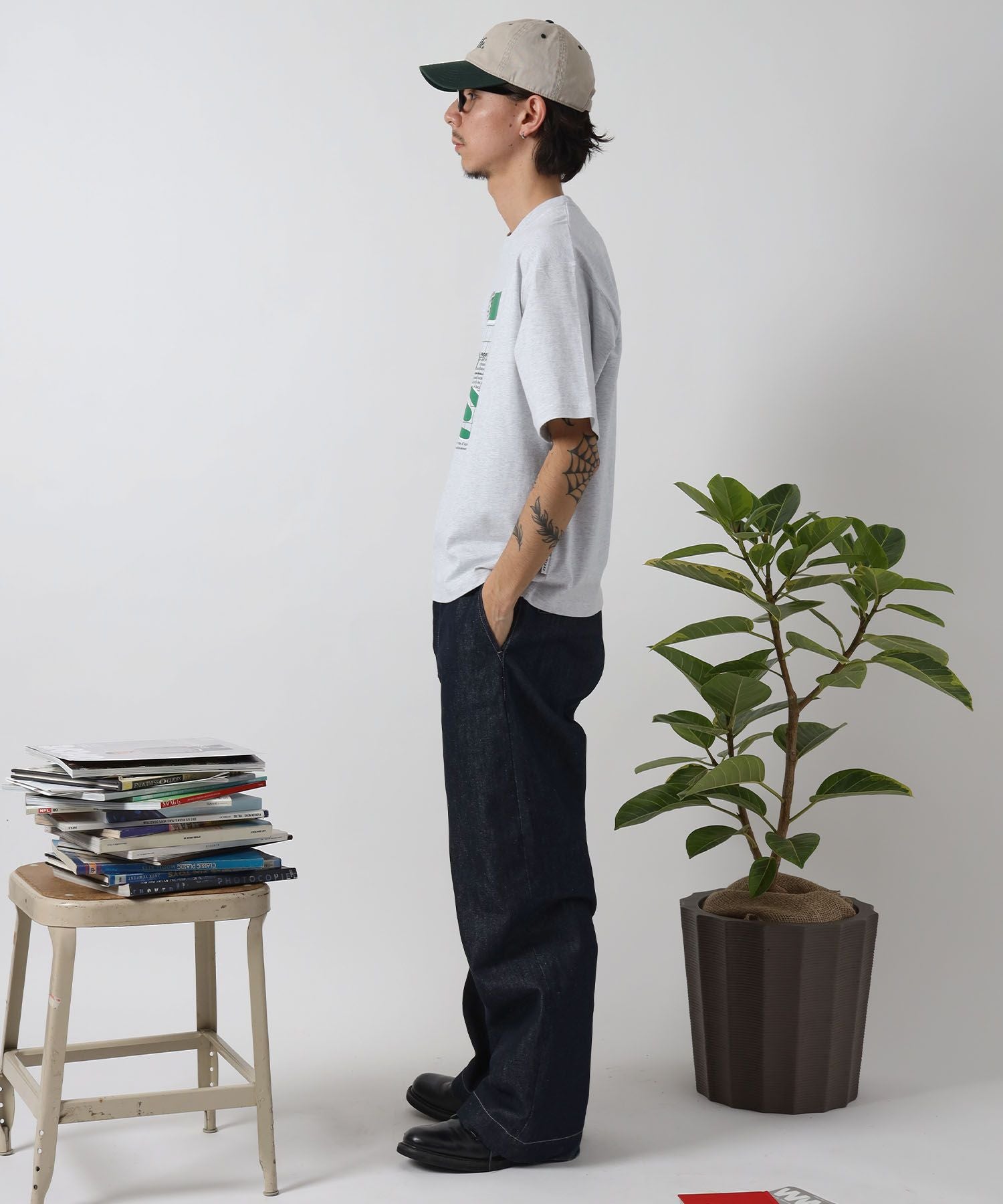 アートデザインショート丈Tシャツ / Tシャツ 短丈 クルーネック 半袖 アッシュグレー