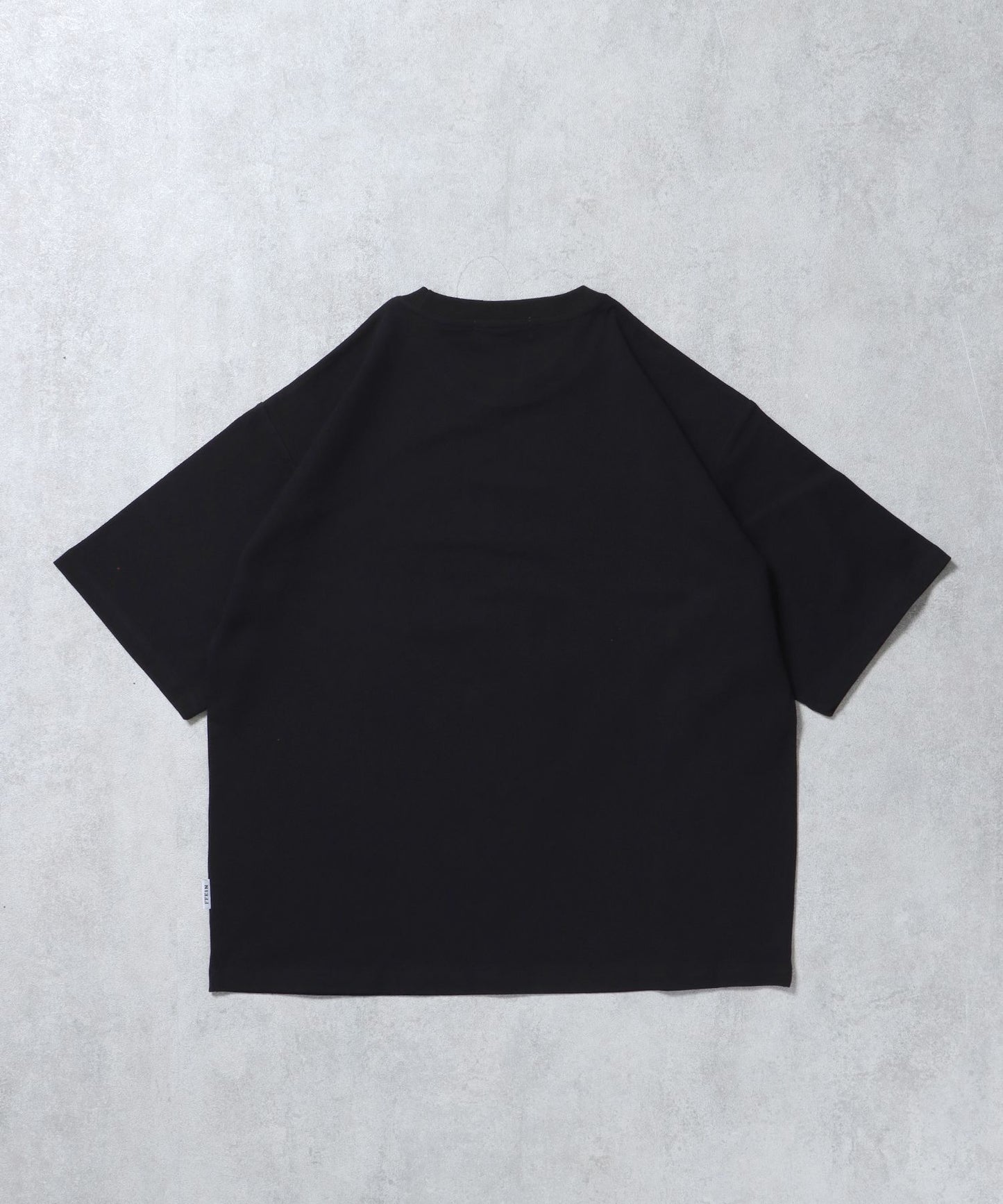 アートデザインショート丈Tシャツ / Tシャツ 短丈 クルーネック 半袖 ブラック