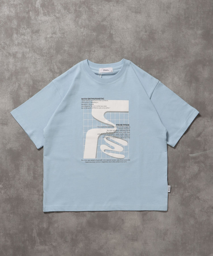 【FFEIN(フェイン)】アートデザインショート丈Tシャツ / Tシャツ 短丈 クルーネック 半袖 ライトブルー
