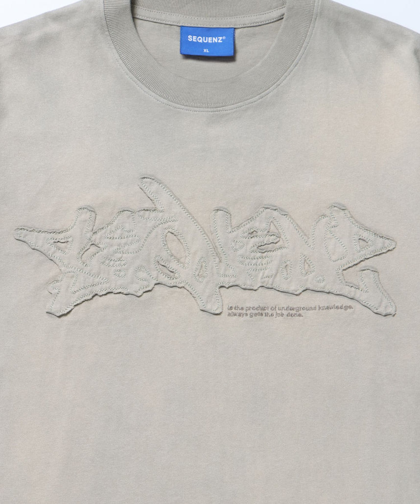 FADE APPLIQUE LOGO TEE / Tシャツ 短丈 クルーネック 半袖 加工 古着 サンドベージュ