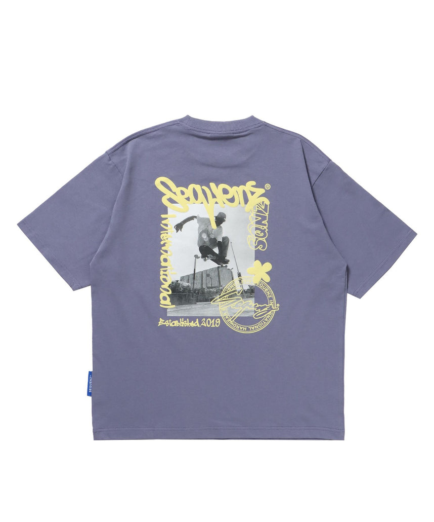 【SEQUENZ(シークエンズ)】SKATE PHOTO PT S/S TEE / Tシャツ 短丈 クルーネック 半袖 スケーター ラベンダー