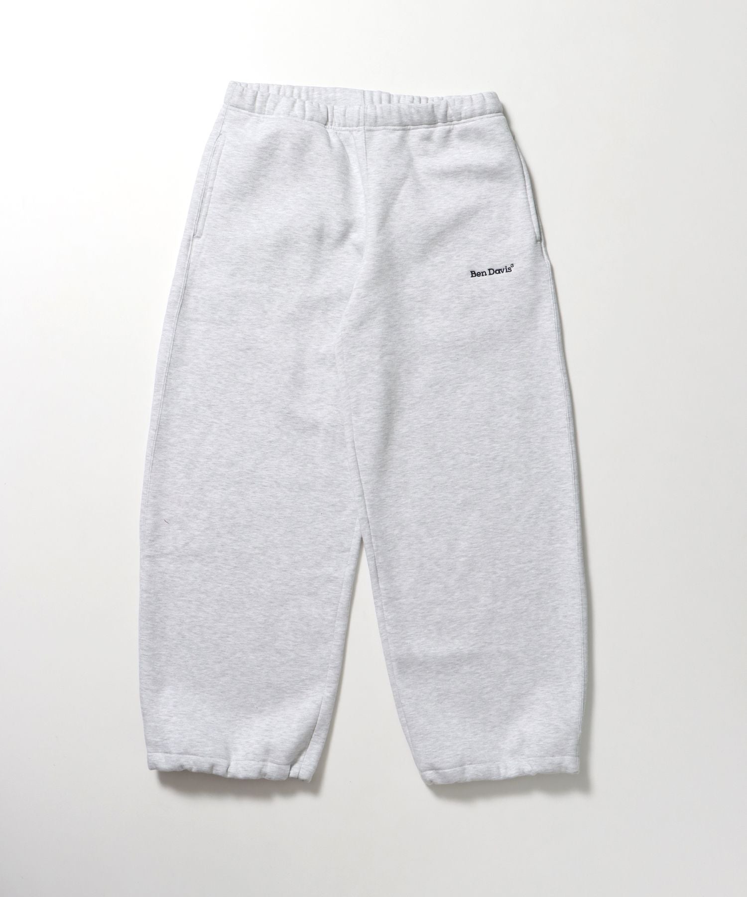 【BEN DAVIS(ベンデイビス)】WIDE CURVE SWEAT PANTS / ワイド カーブパンツ スウェットパンツ 裏起毛 ドローコード 刺繍 アッシュグレー