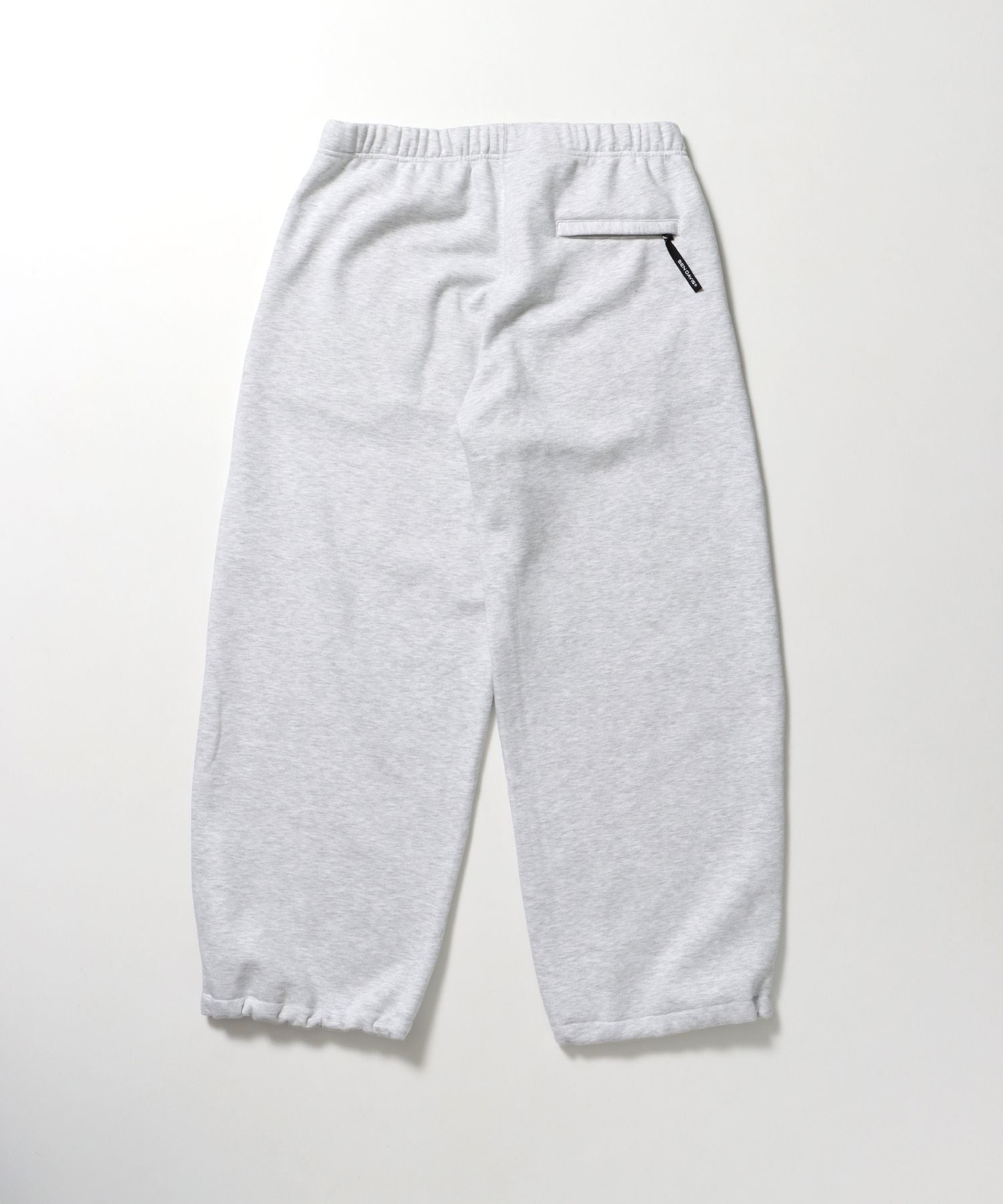 WIDE CURVE SWEAT PANTS / ワイド カーブパンツ スウェットパンツ 裏起毛 ドローコード 刺繍 アッシュグレー