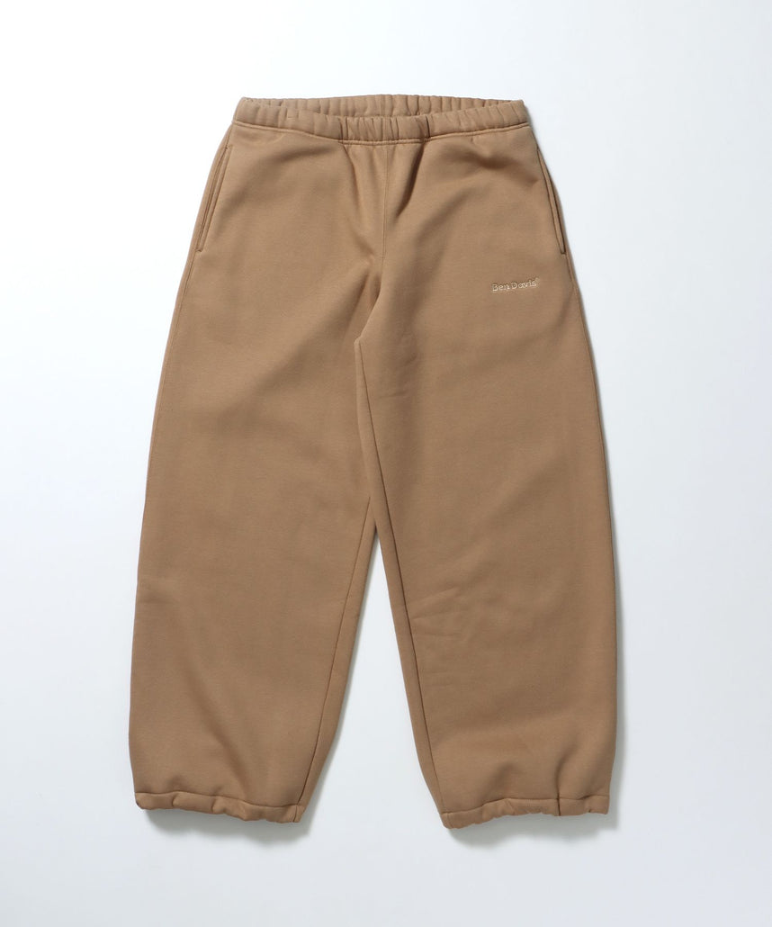 【BEN DAVIS(ベンデイビス)】WIDE CURVE SWEAT PANTS / ワイド カーブパンツ スウェットパンツ 裏起毛 ドローコード 刺繍 モカ
