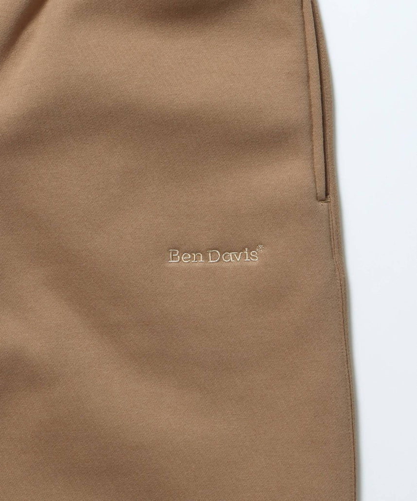 WIDE CURVE SWEAT PANTS / ワイド カーブパンツ スウェットパンツ 裏起毛 ドローコード 刺繍 モカ