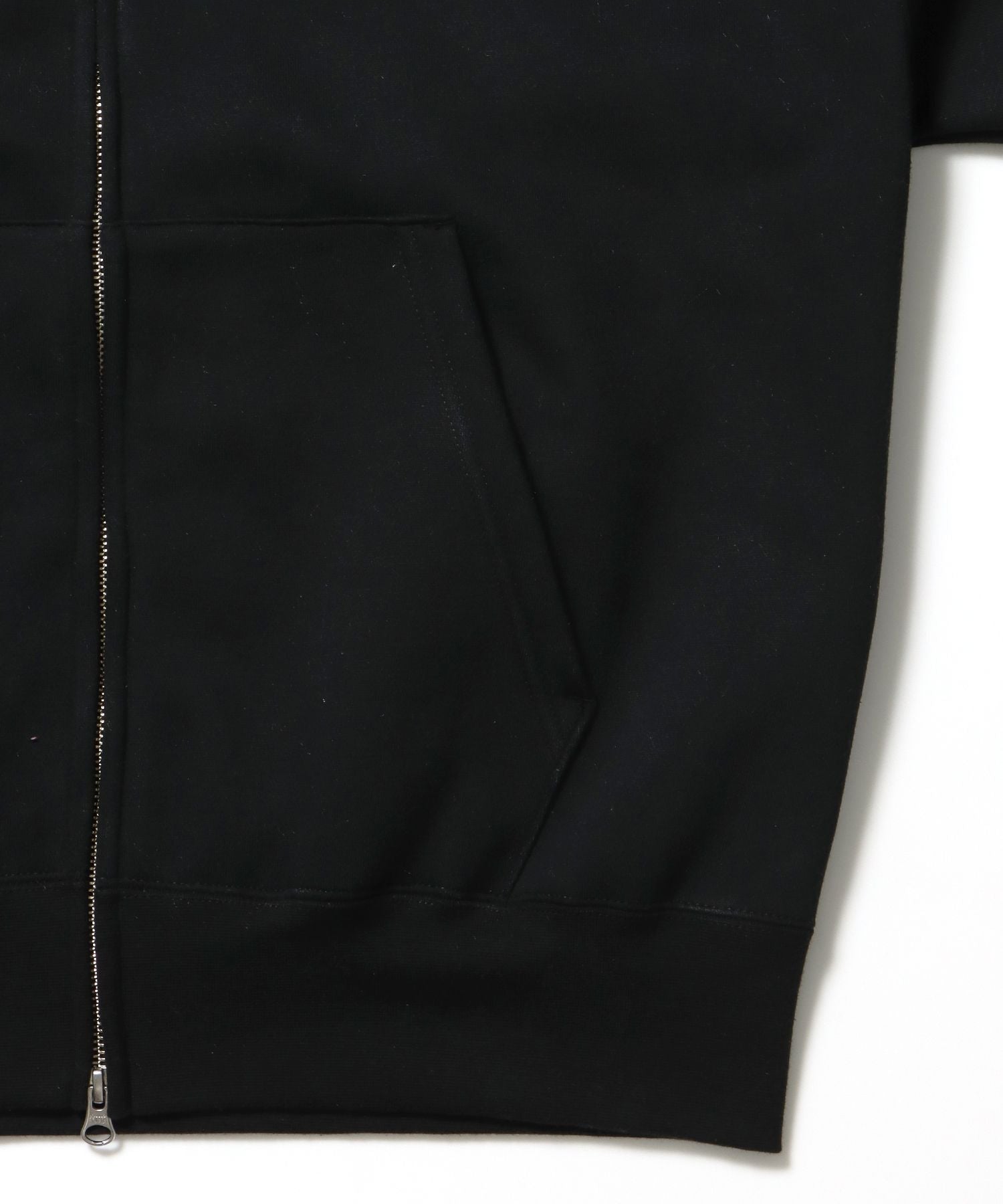 SELECTION ZIP HOODIE /パーカー ジップパーカー ダブルジップ 短丈 刺繍 プリント ブラック