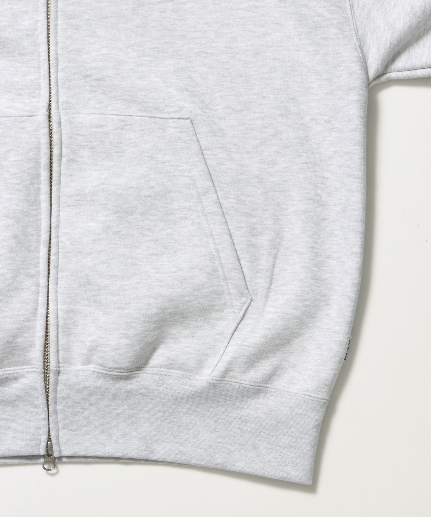 SELECTION ZIP HOODIE /パーカー ジップパーカー ダブルジップ 短丈 刺繍 プリント アッシュグレー