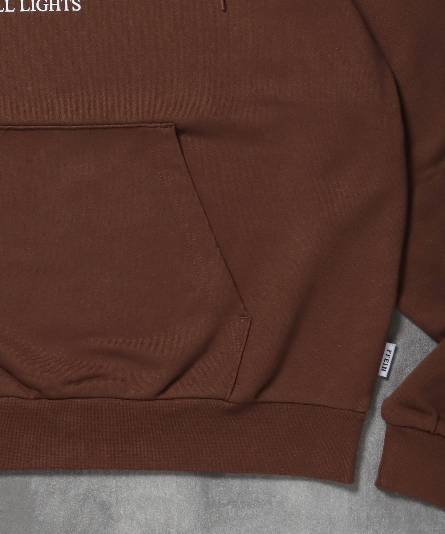 ヘビーウエイトメッセージプルパーカー / プルオーバー パーカー 裏毛 プリント フーディ ブラウン