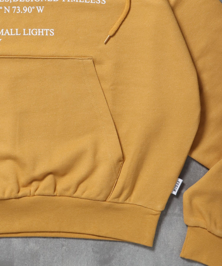 ヘビーウエイトメッセージプルパーカー / プルオーバー パーカー 裏毛 プリント フーディ イエロー