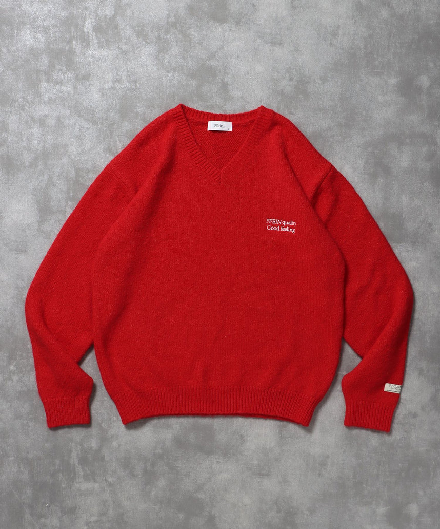 【FFEIN(フェイン)】ワンポイントVネックウール混ニット / ウール ニット Vネック 短丈 刺繍 ワンポイント レッド