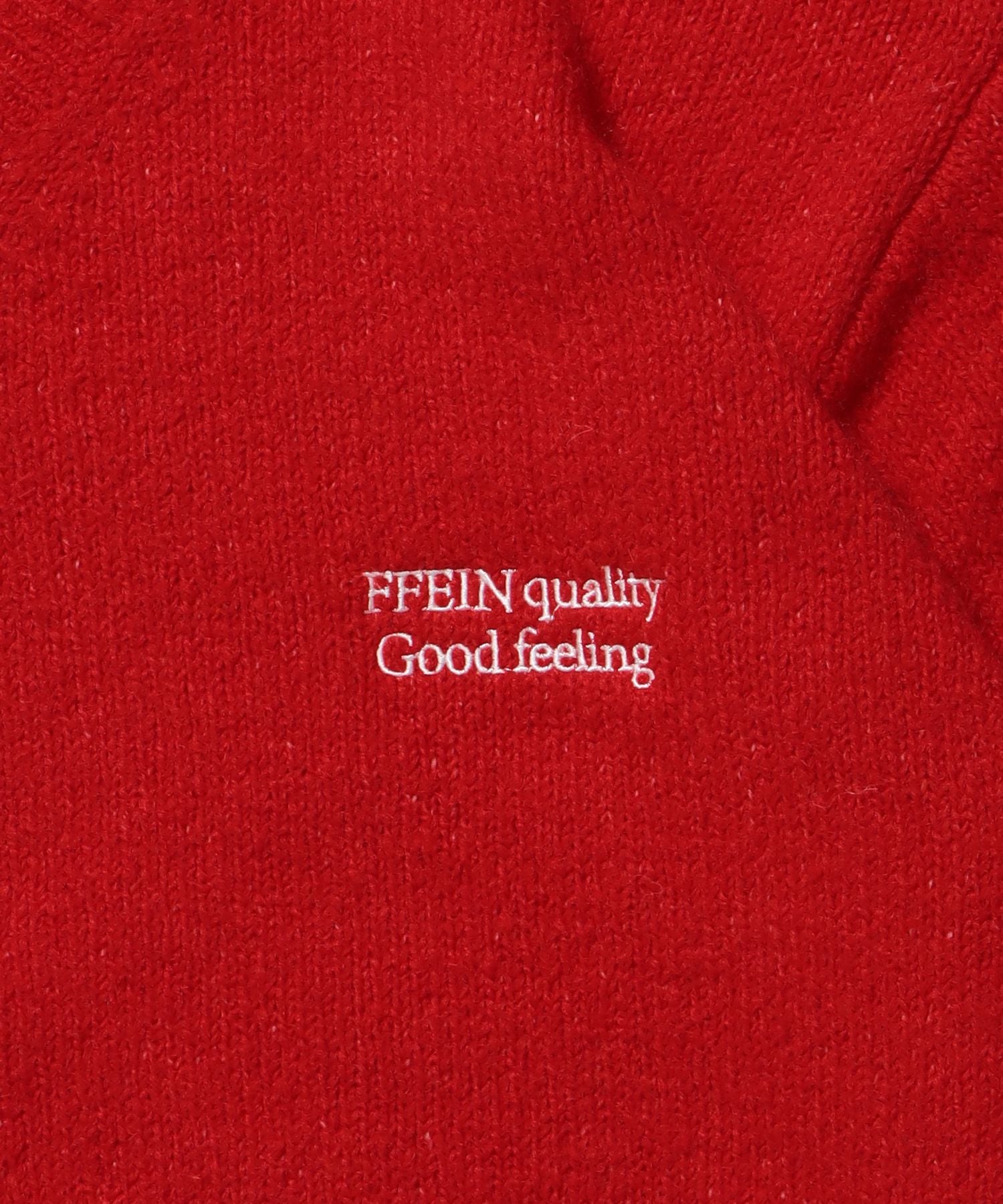 ワンポイントVネックウール混ニット / ウール ニット Vネック 短丈 刺繍 ワンポイント レッド