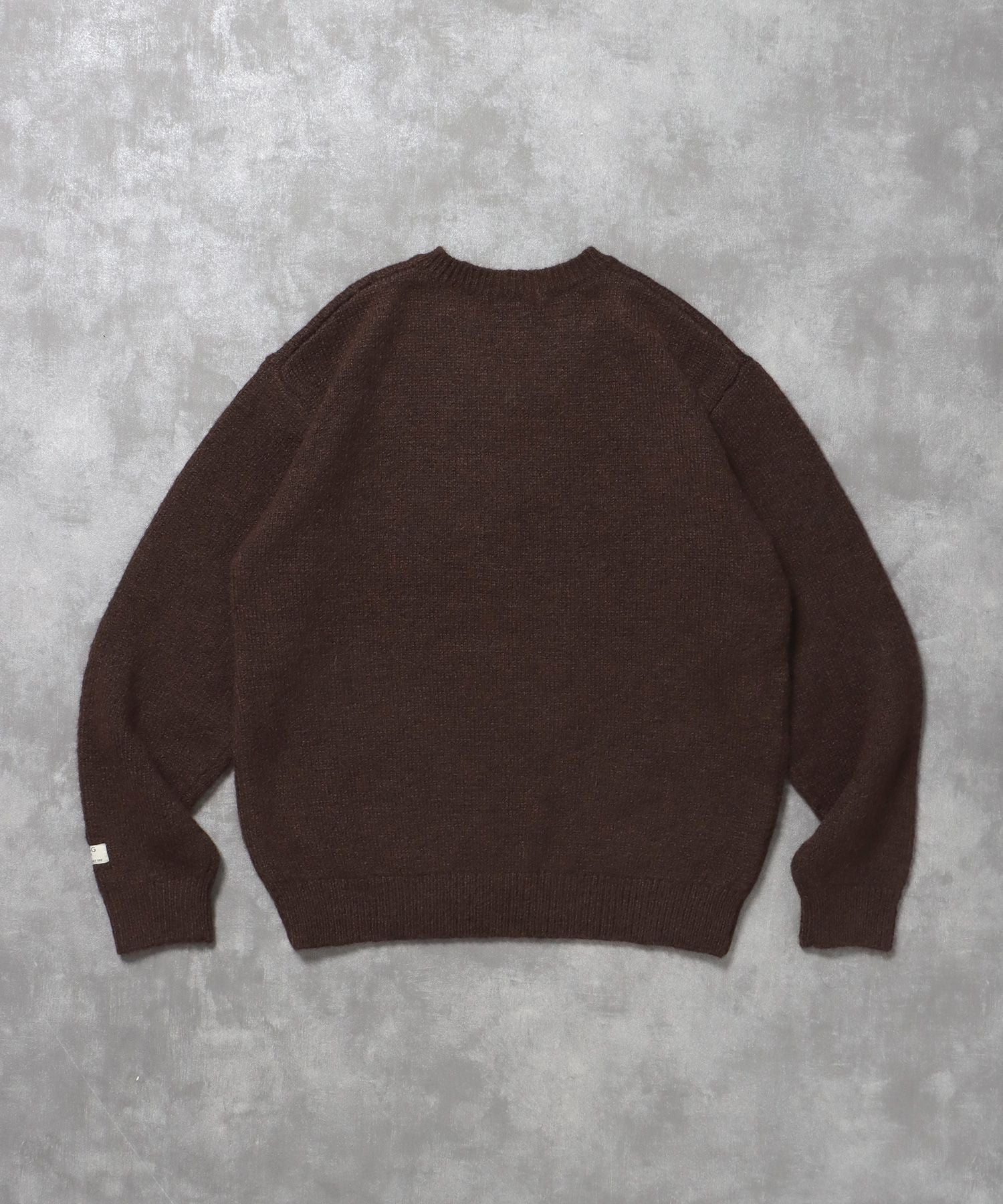 ワンポイントVネックウール混ニット / ウール ニット Vネック 短丈 刺繍 ワンポイント ブラウン