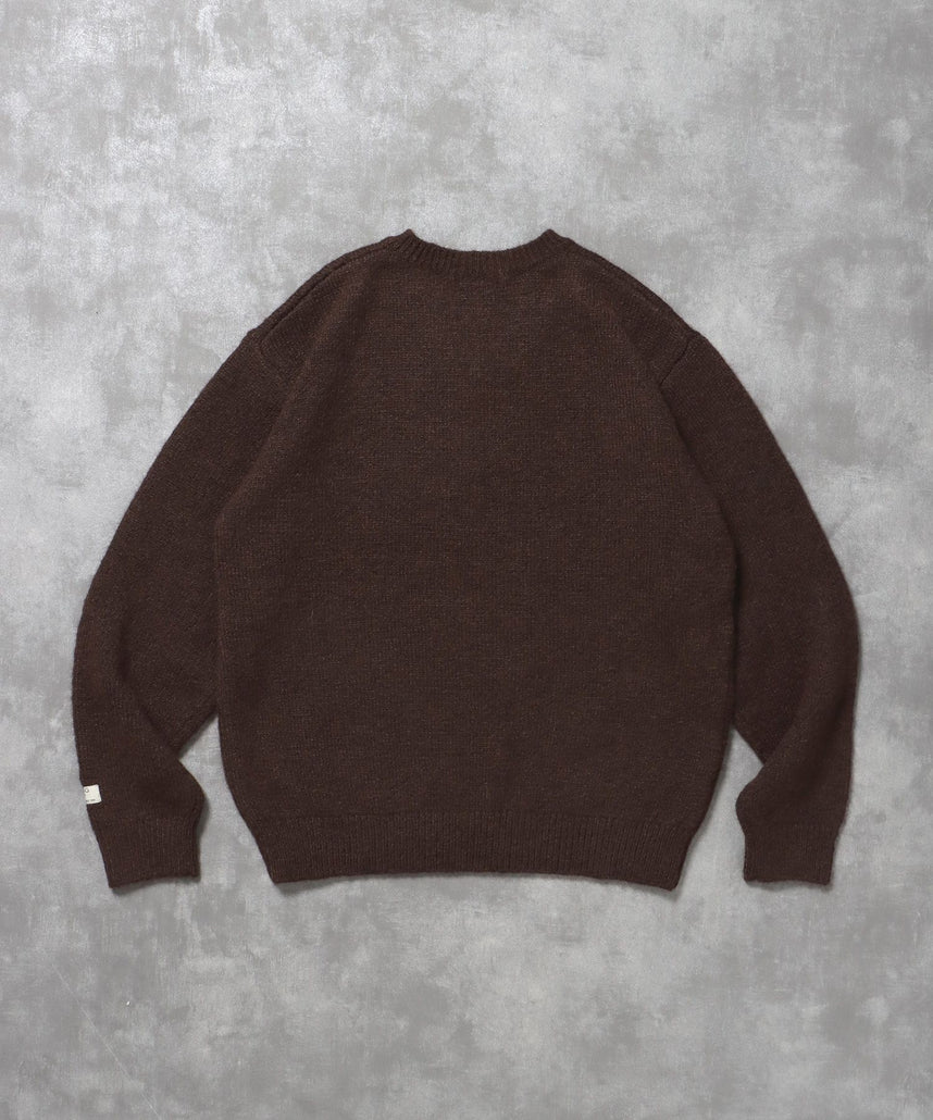 ワンポイントVネックウール混ニット / ウール ニット Vネック 短丈 刺繍 ワンポイント ブラウン