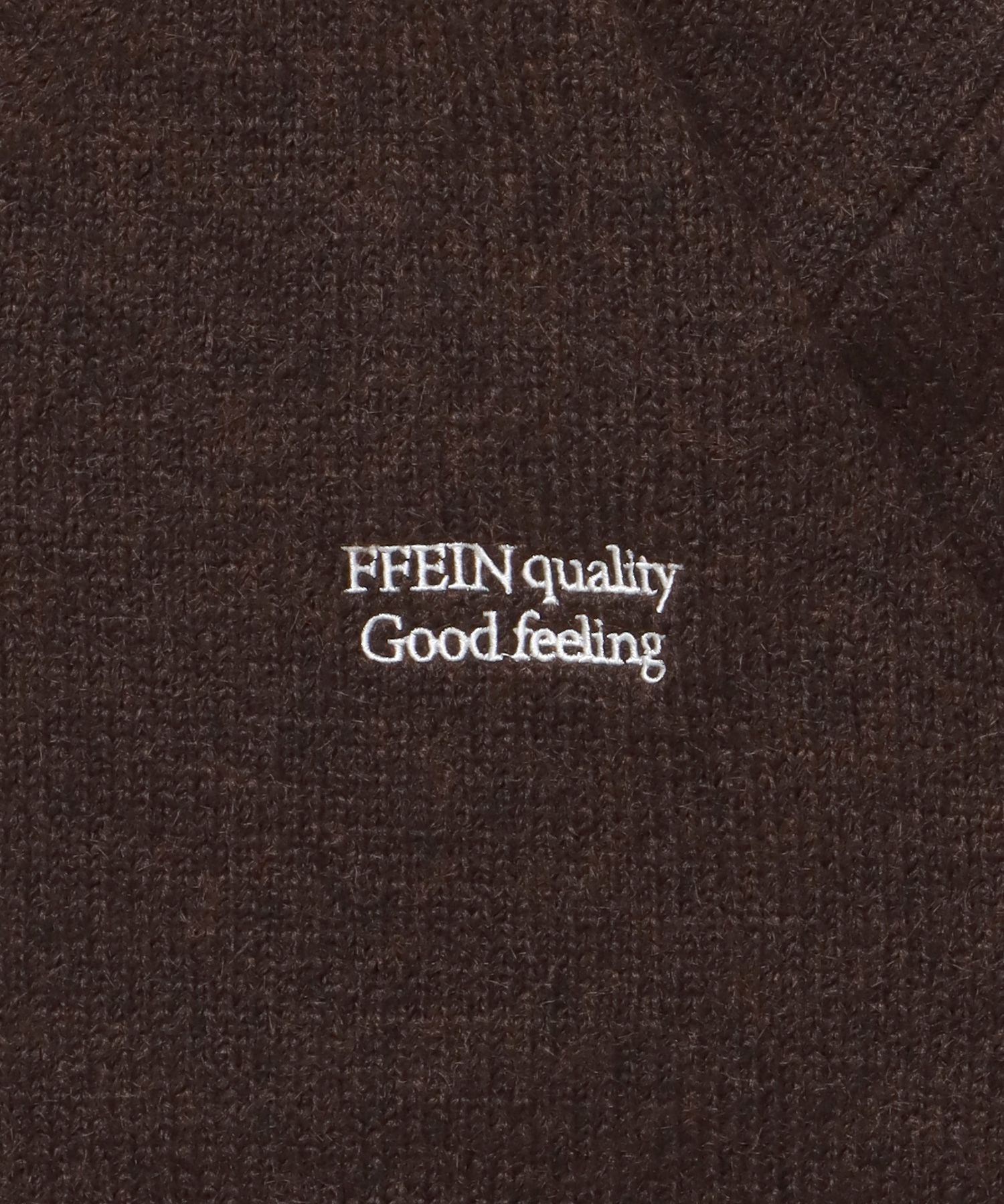 ワンポイントVネックウール混ニット / ウール ニット Vネック 短丈 刺繍 ワンポイント ブラウン