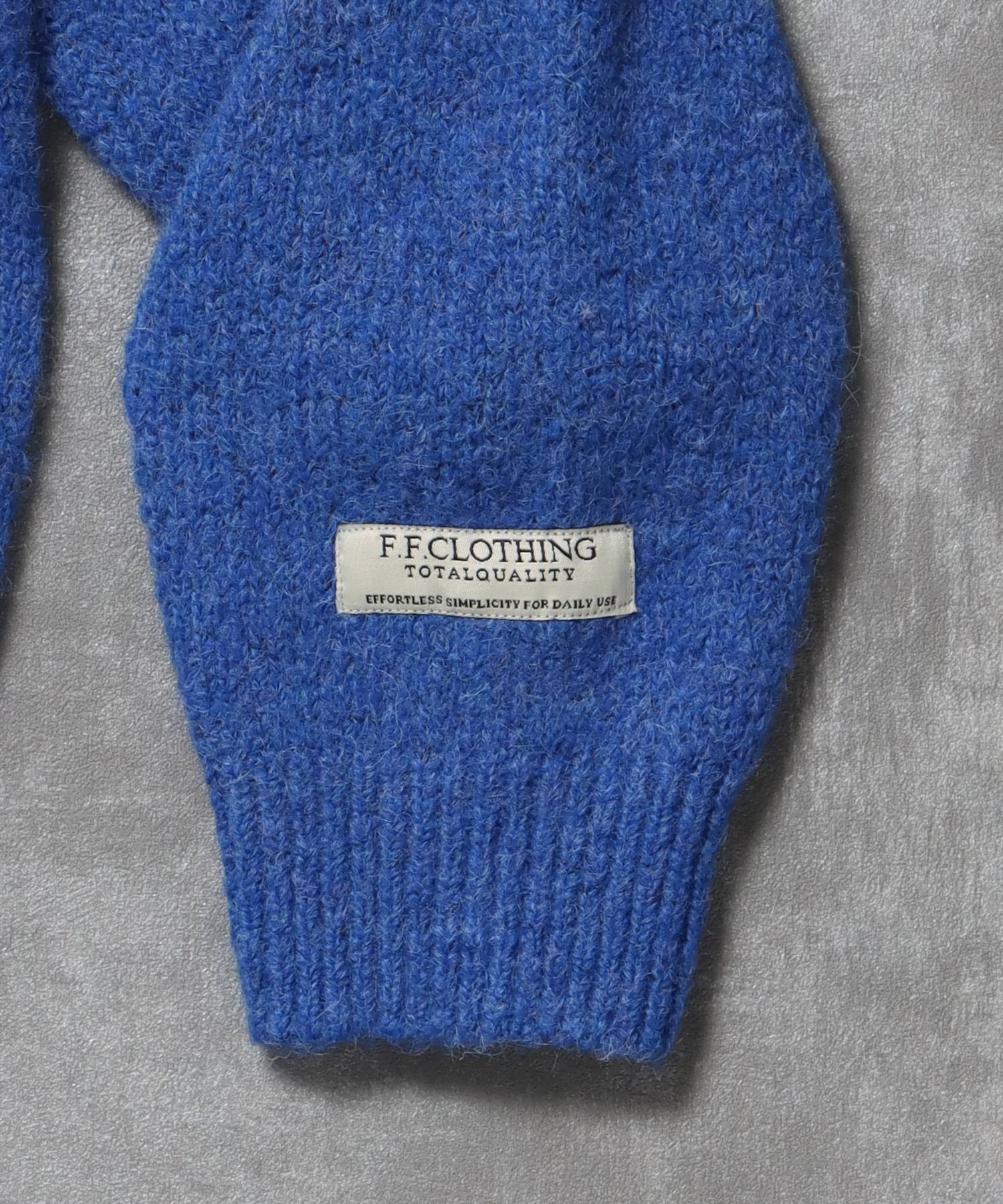 ワンポイントVネックウール混ニット / ウール ニット Vネック 短丈 刺繍 ワンポイント ブルー