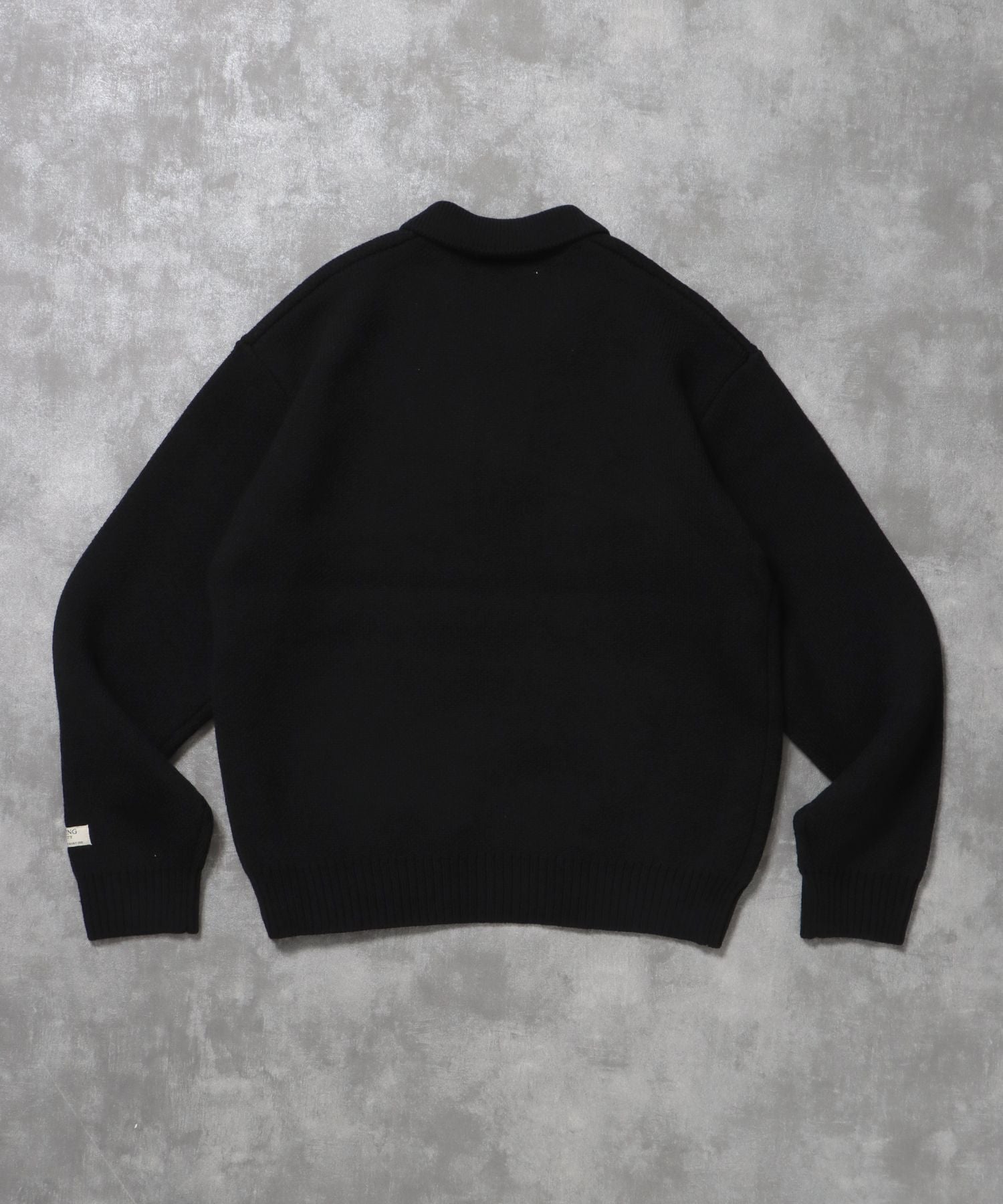 ネーム付きスキッパーニット / ニット セーター ポロカラー シンプル 無地 ワンポイント ブラック