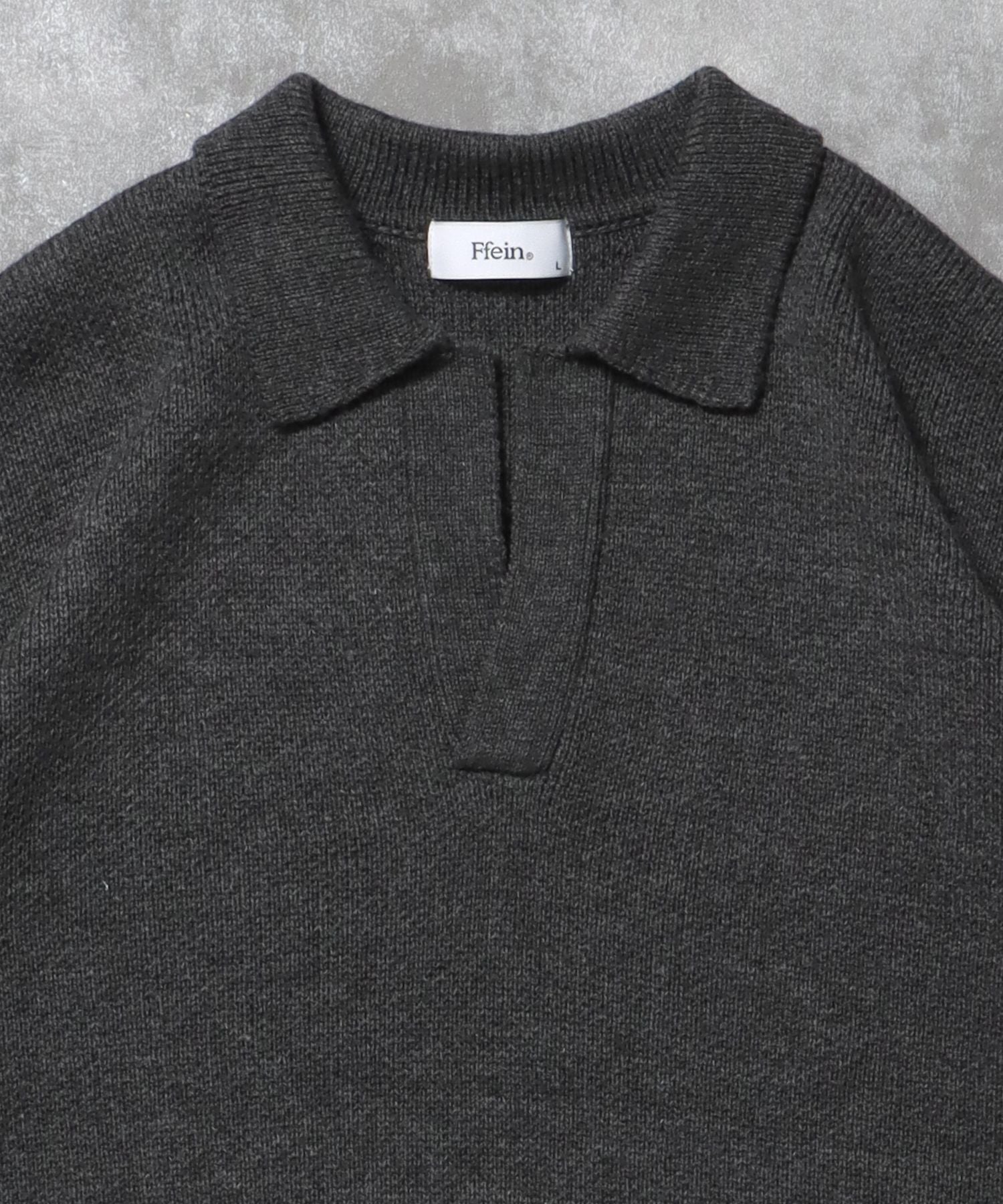 ネーム付きスキッパーニット / ニット セーター ポロカラー シンプル 無地 ワンポイント グレー