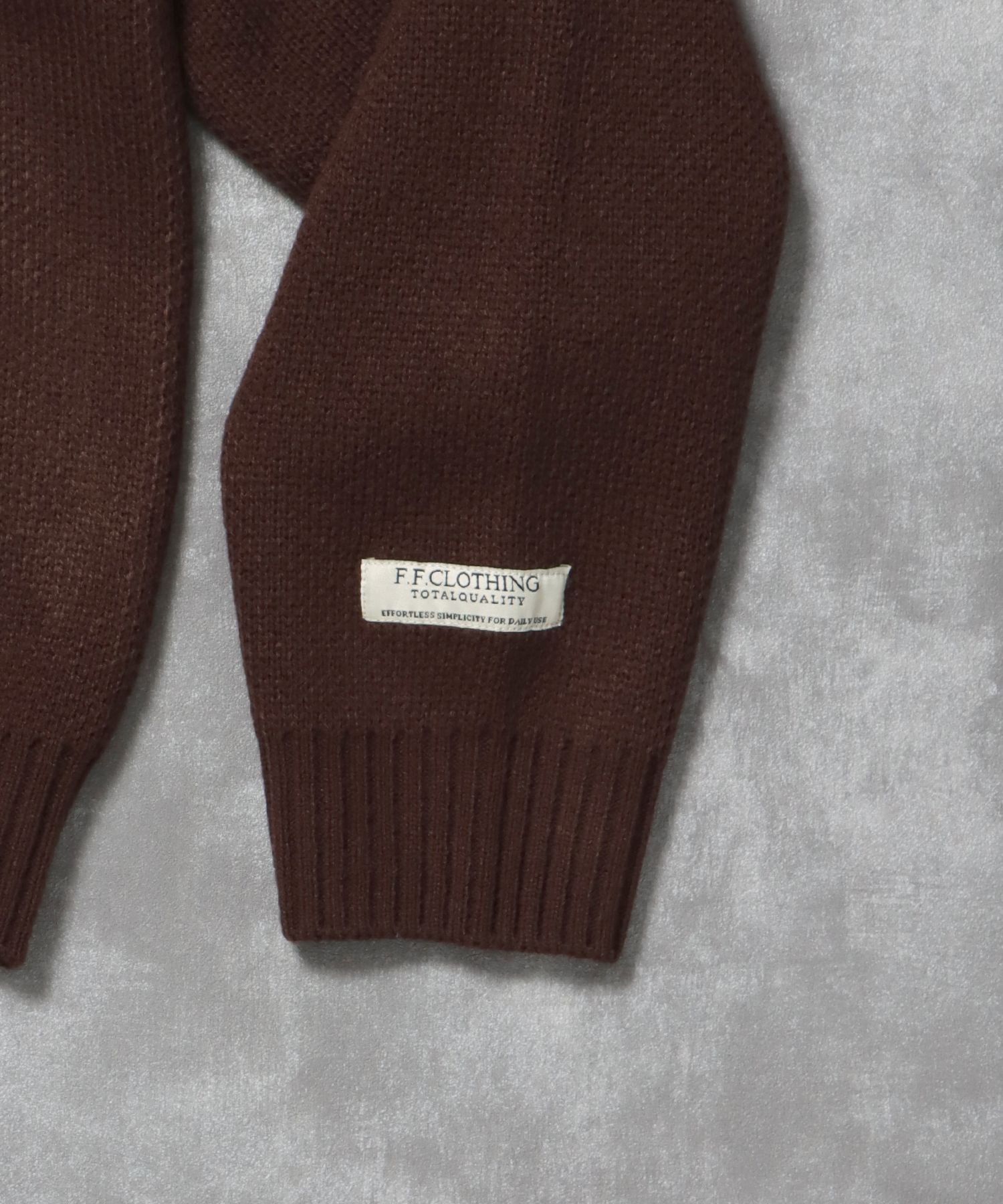 ネーム付きスキッパーニット / ニット セーター ポロカラー シンプル 無地 ワンポイント ブラウン