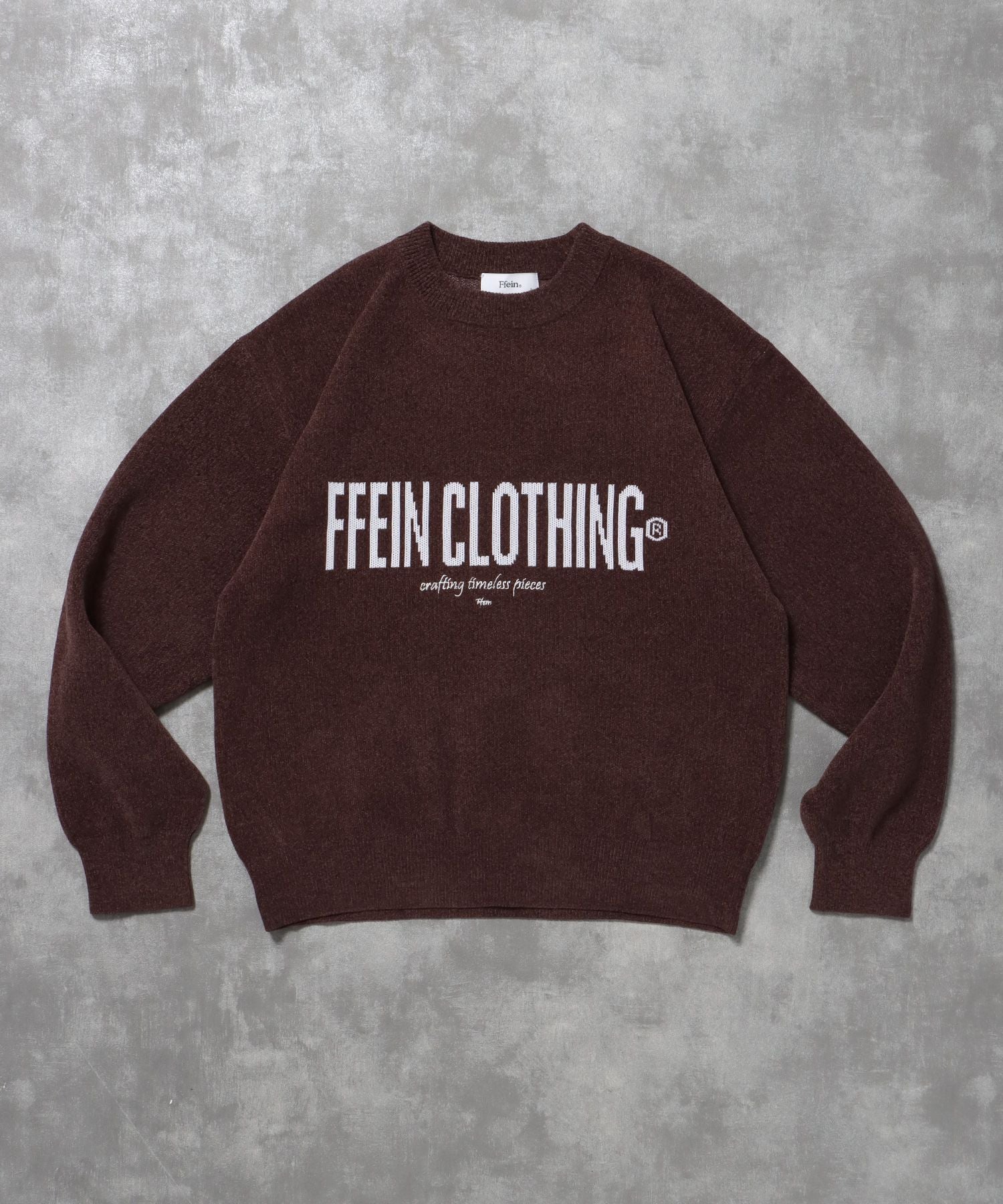 【FFEIN(フェイン)】センターロゴウールニット / ウール ロゴ クルーネック ニット 刺繍 ブラウン