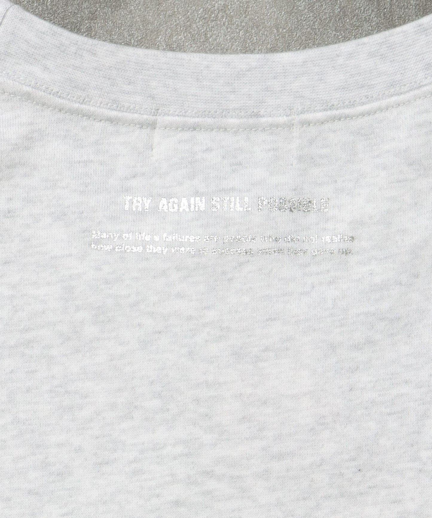 ヘビーウエイトぼかしメッセージロゴスウェット / 裏起毛 スウェット クルーネック プリント 柄80