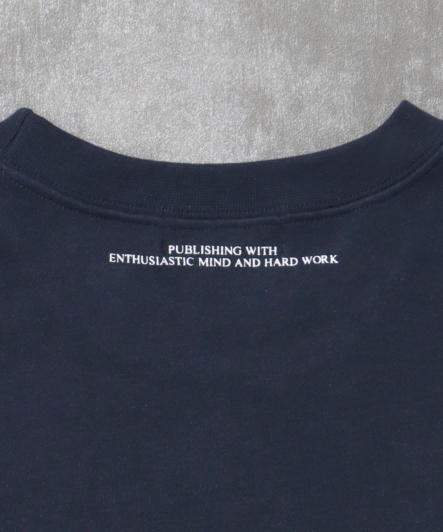 ヘビーウエイトサークルロゴスウェット / 裏起毛 スウェット クルーネック ワンポイント プリント ネイビー