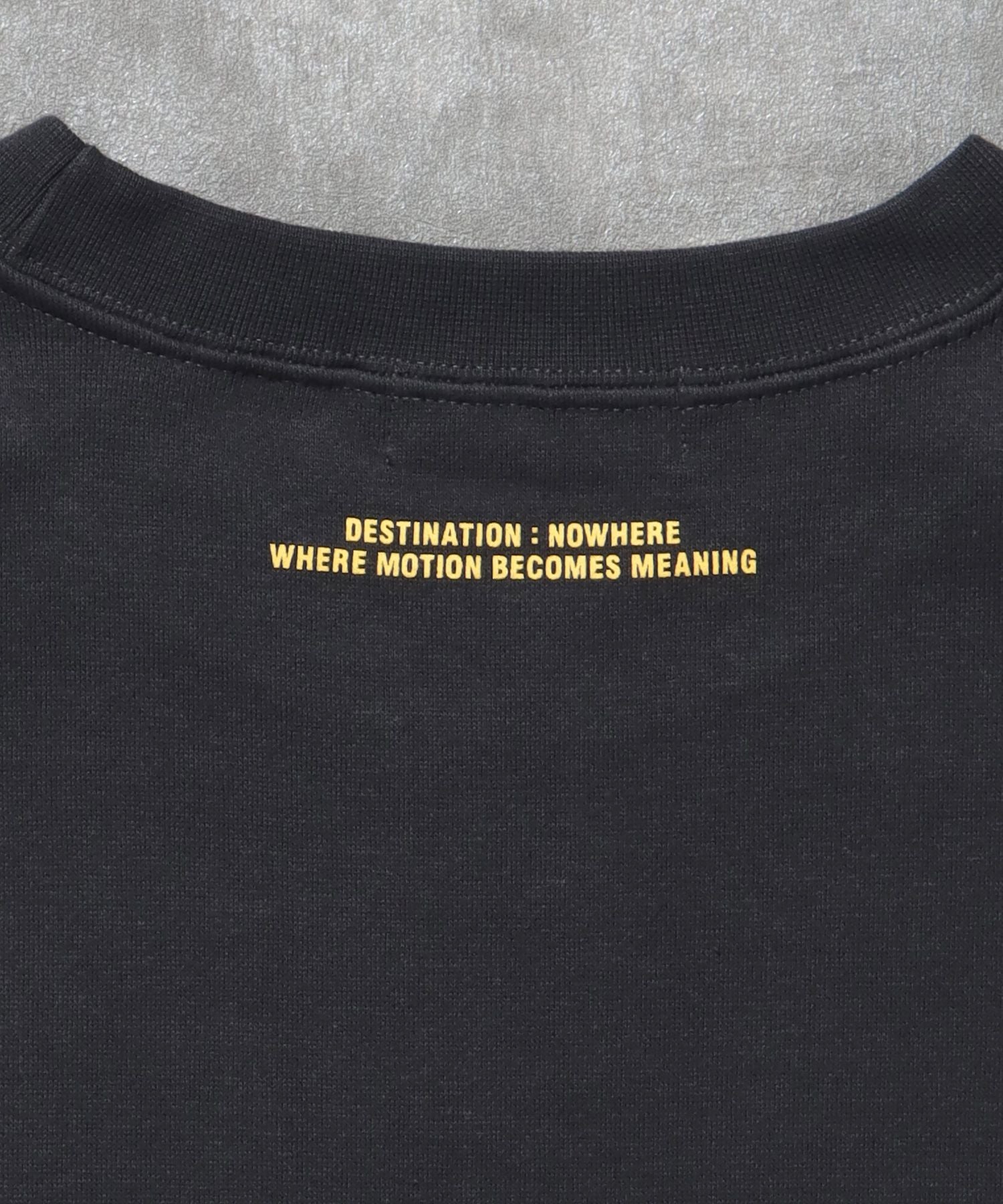 ヘビーウエイトフライトメッセージロゴスウェット / 裏起毛 スウェット クルーネック ワンポイント プリント チャコール