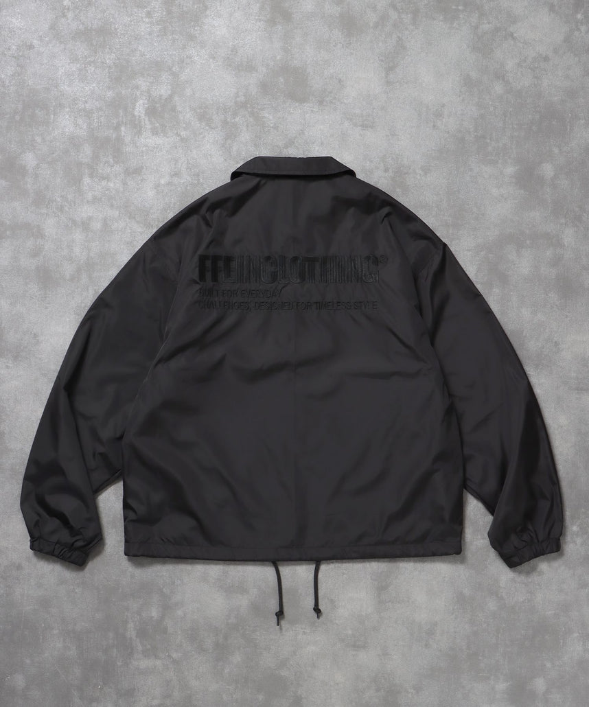 【FFEIN(フェイン)】ナイロンロゴコーチジャケット / コーチ ジャケット ロゴ ボタン プリント フリース ブラック