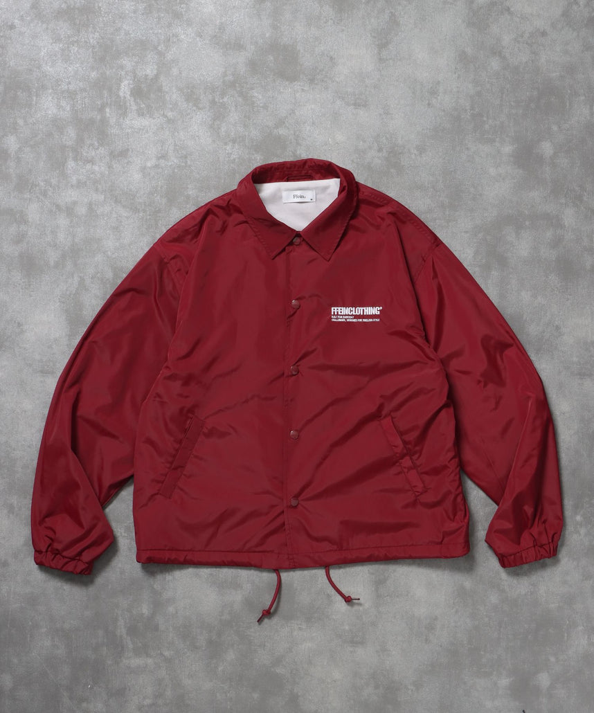 【FFEIN(フェイン)】ナイロンロゴコーチジャケット / コーチ ジャケット ロゴ ボタン プリント フリース ワイン