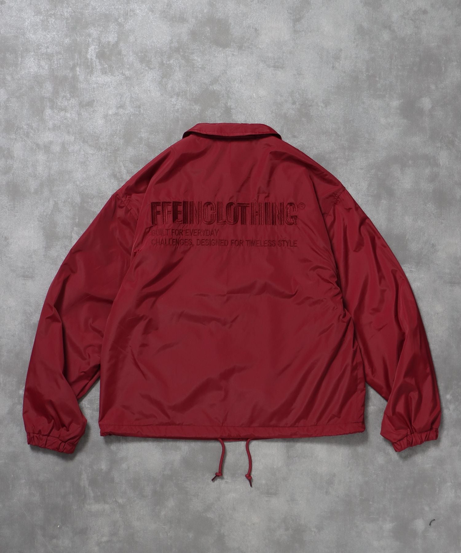 【FFEIN(フェイン)】ナイロンロゴコーチジャケット / コーチ ジャケット ロゴ ボタン プリント フリース ワイン
