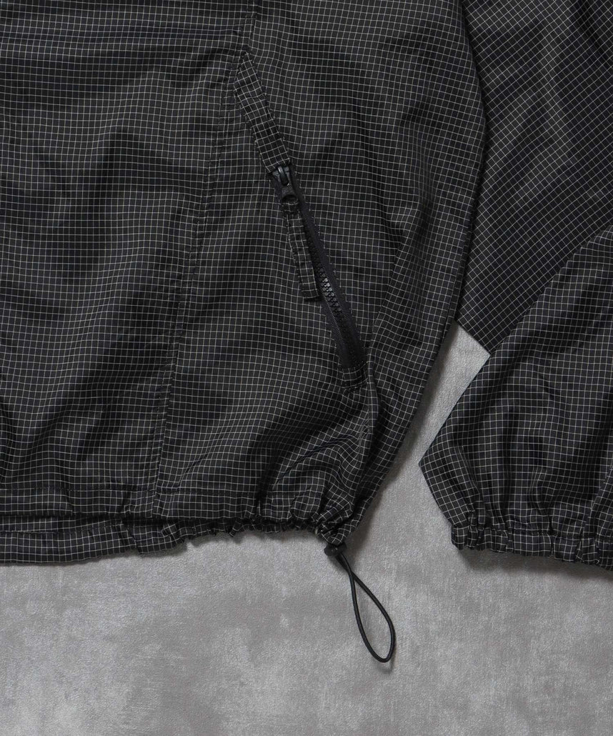 ワンポイントロゴスポーツナイロンフーディ / ナイロン ジャケット ワンポイント ジップ プリント ドローコード ブラック