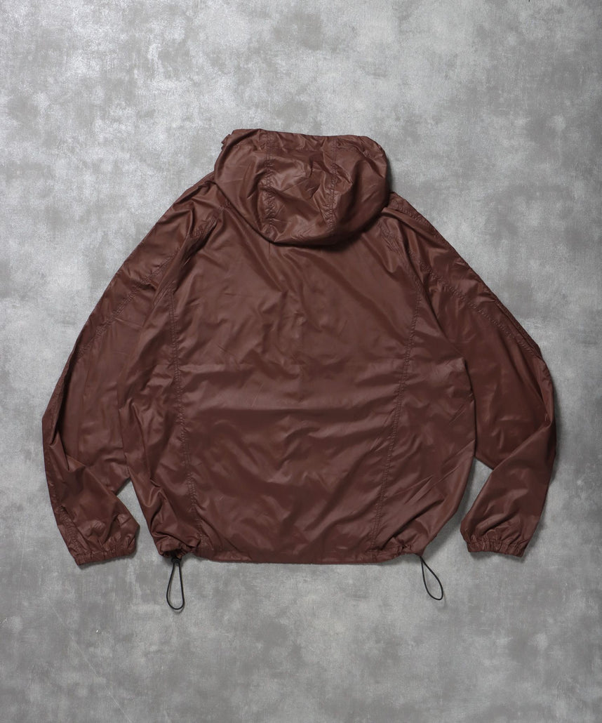 ワンポイントロゴスポーツナイロンフーディ / ナイロン ジャケット ワンポイント ジップ プリント ドローコード ブラウン
