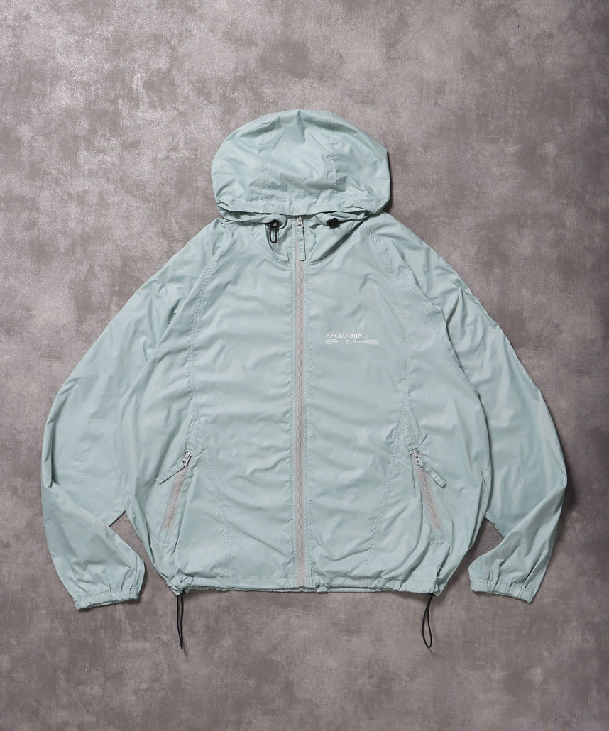 【FFEIN(フェイン)】ワンポイントロゴスポーツナイロンフーディ / ナイロン ジャケット ワンポイント ジップ プリント ドローコード サックスブルー