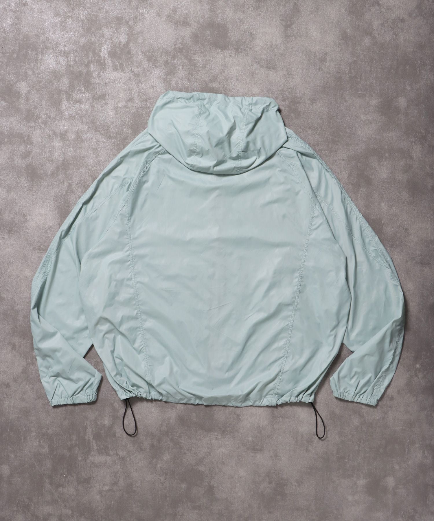 ワンポイントロゴスポーツナイロンフーディ / ナイロン ジャケット ワンポイント ジップ プリント ドローコード サックスブルー