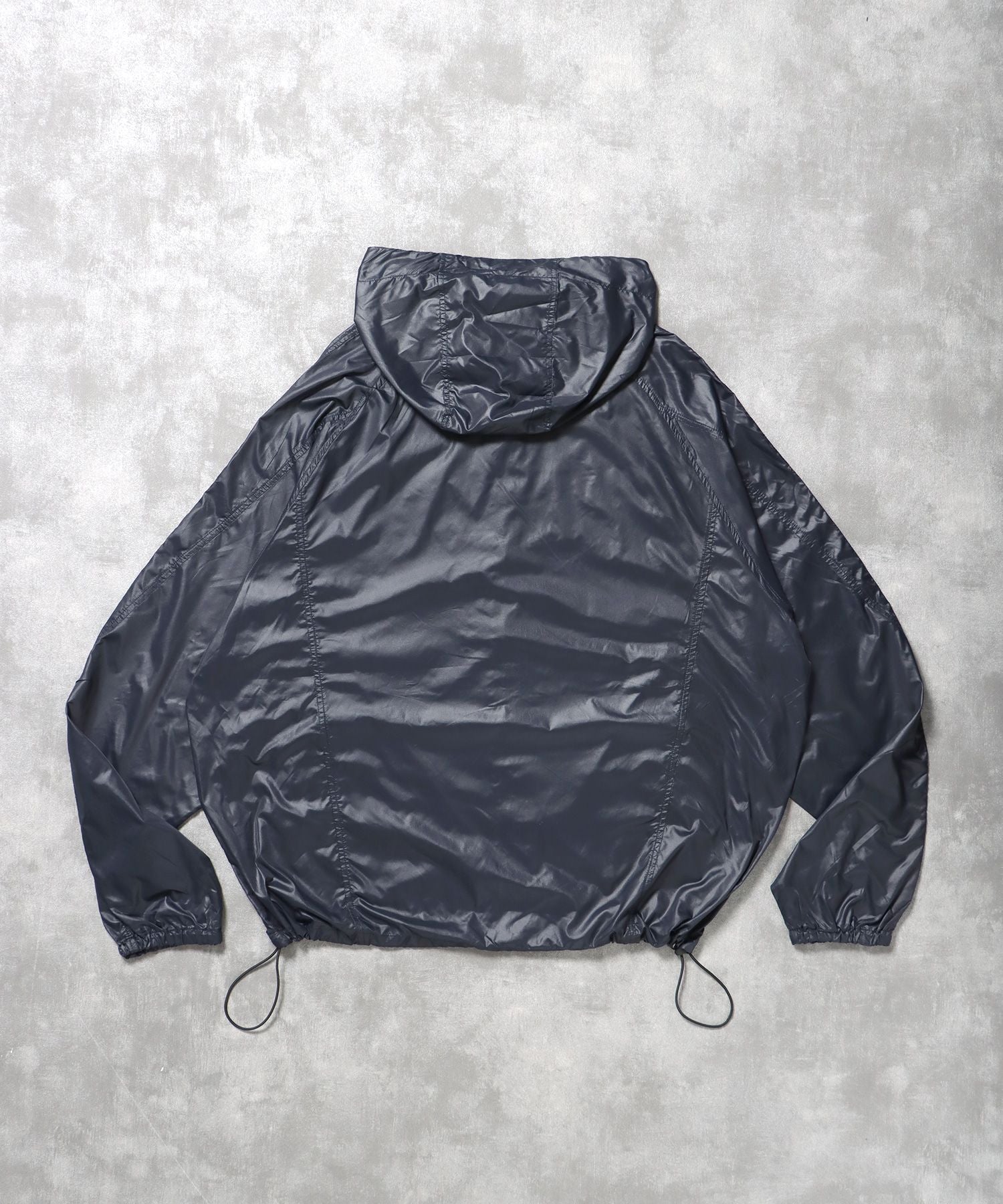 ワンポイントロゴスポーツナイロンフーディ / ナイロン ジャケット ワンポイント ジップ プリント ドローコード ダークネイビー