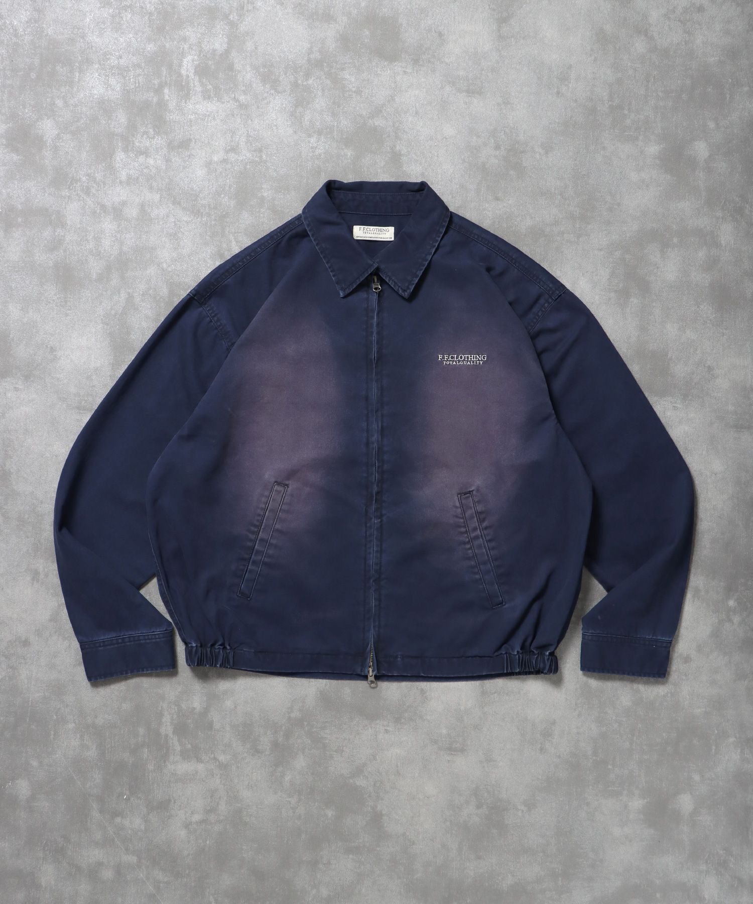【FFEIN(フェイン)】ヴィンテージライクワンポイント刺繡ブルゾン / 加工 ブルゾン ジャケット 刺繍 ダブルジップ ネイビー
