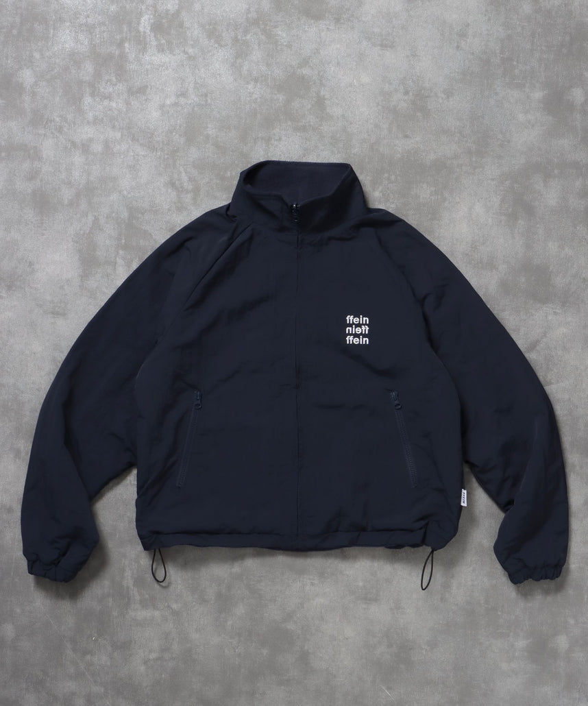 【FFEIN(フェイン)】リバーシブルナイロンジャケット / 2WAY リバーシブル ジャケット ナイロン フリース 刺繍 ドローコード ネイビー (表)