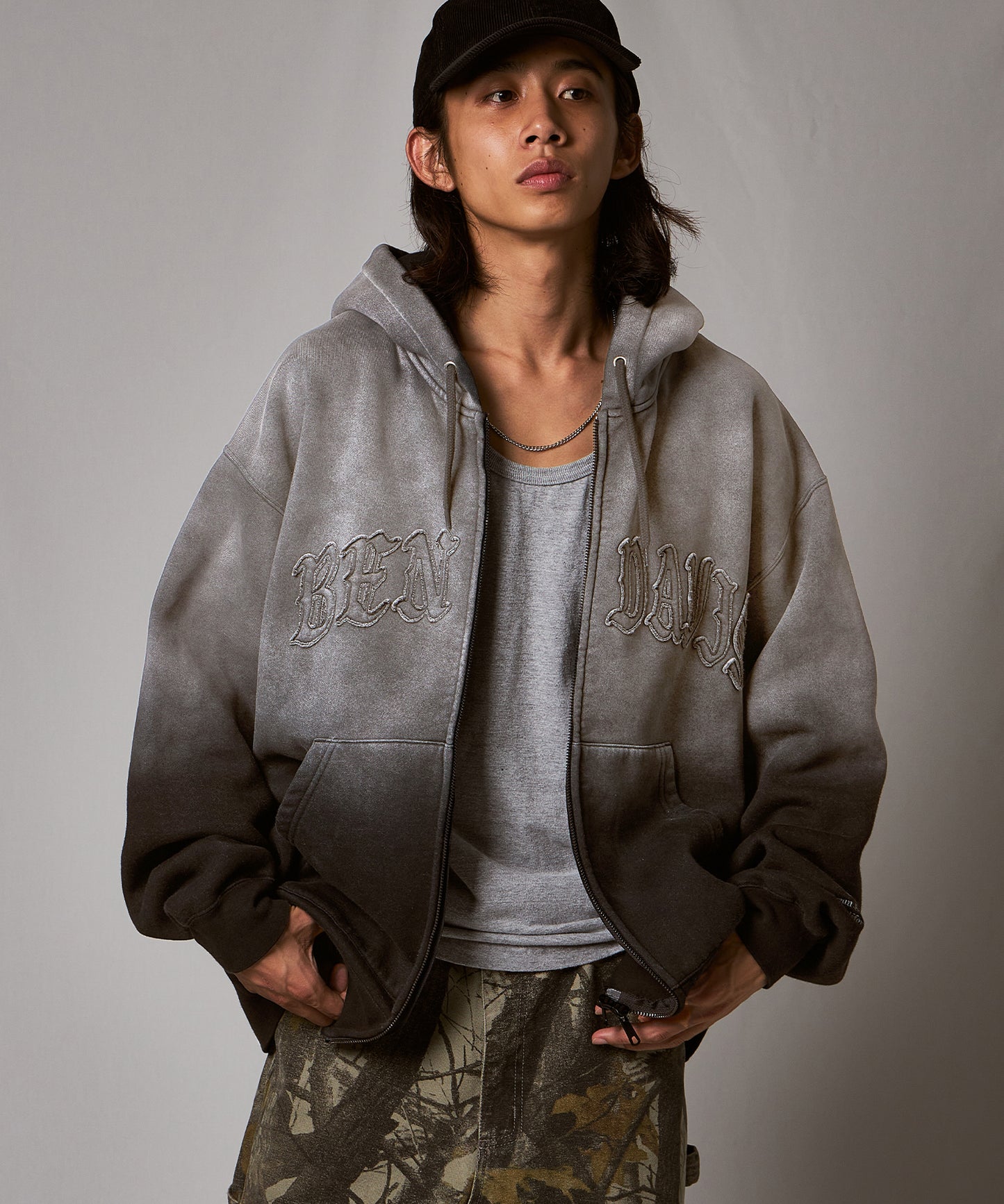 LETTERS FADED ZIP HOODIE / オーバーサイズ 裏起毛 パーカー ジップ フード ヴィンテージライク ブラック系