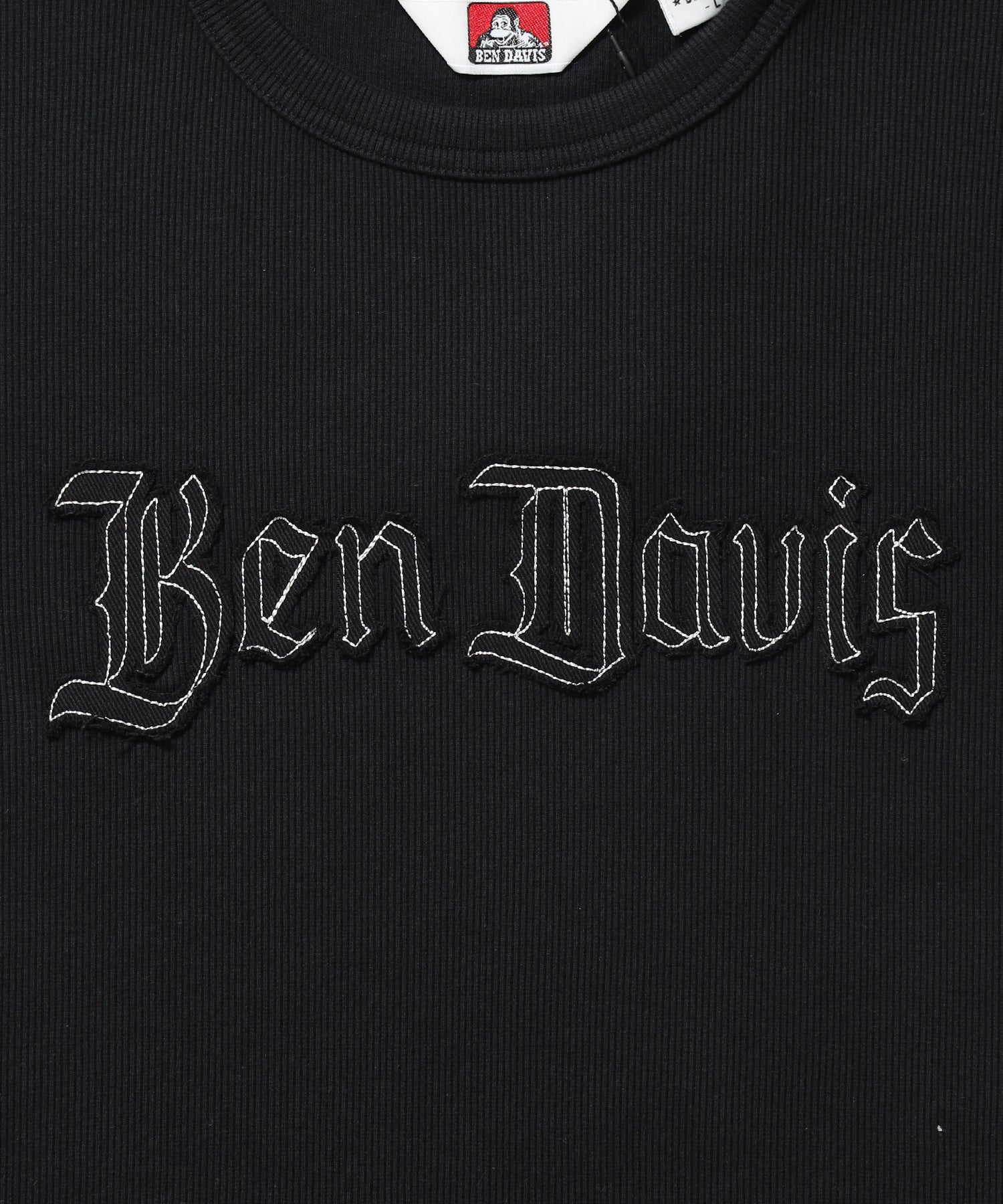 LETTERED RIB TEE / Tシャツ 半袖 クルーネック 刺繍 ワッペン ワンポイント ユニセックス ピス ブラック