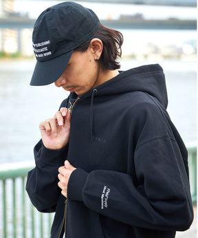 ワンポイントロゴジップパーカー / 刺繍 ワンポイント シンプル ノームコア 綺麗目 シティガール シティボーイ 裏起毛 ブラック