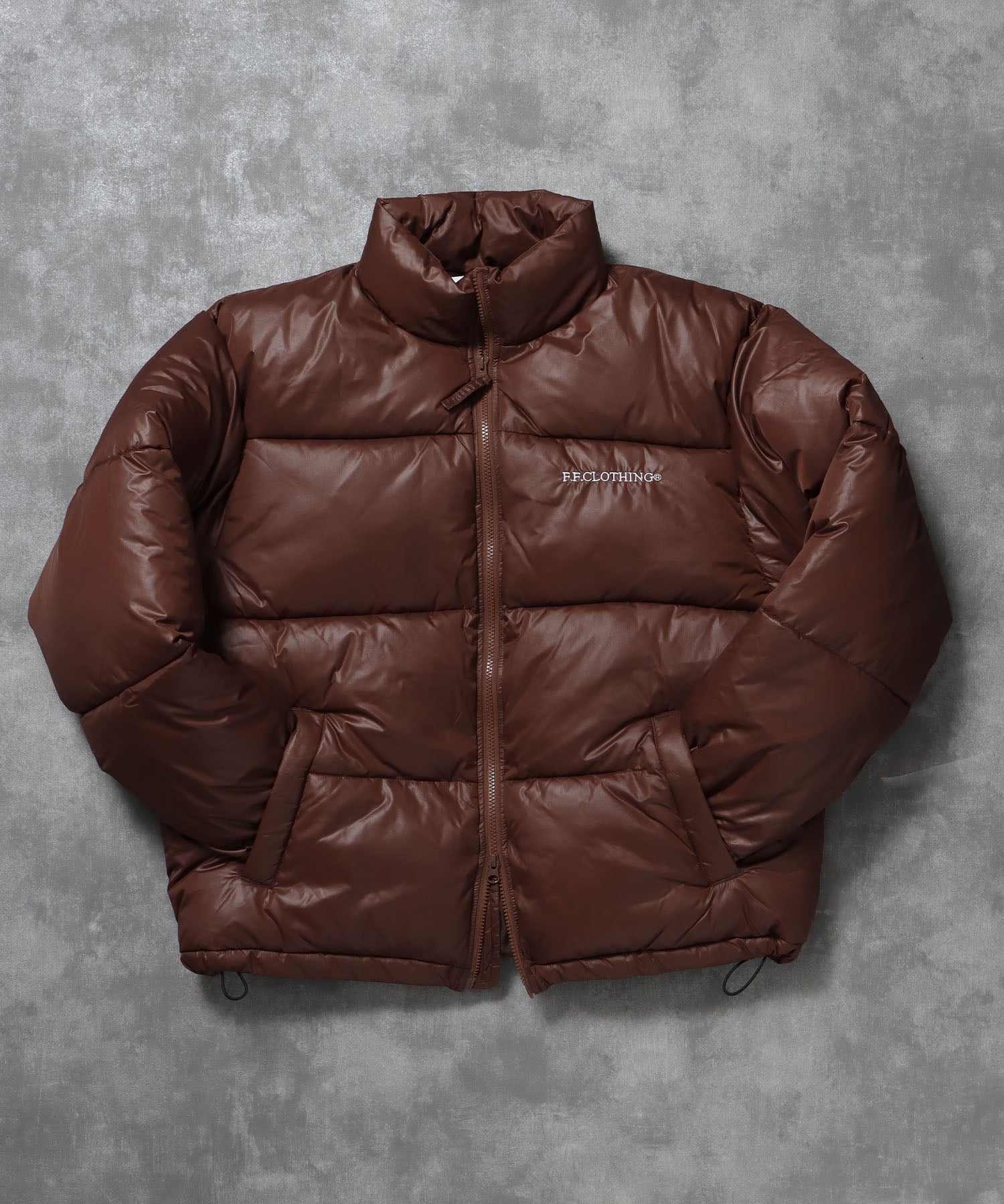 スタンドパファー中綿ダブルジップジャケット / ダウンライク ジャケット 刺繍 チェック 中綿 ドローコード ブラウン