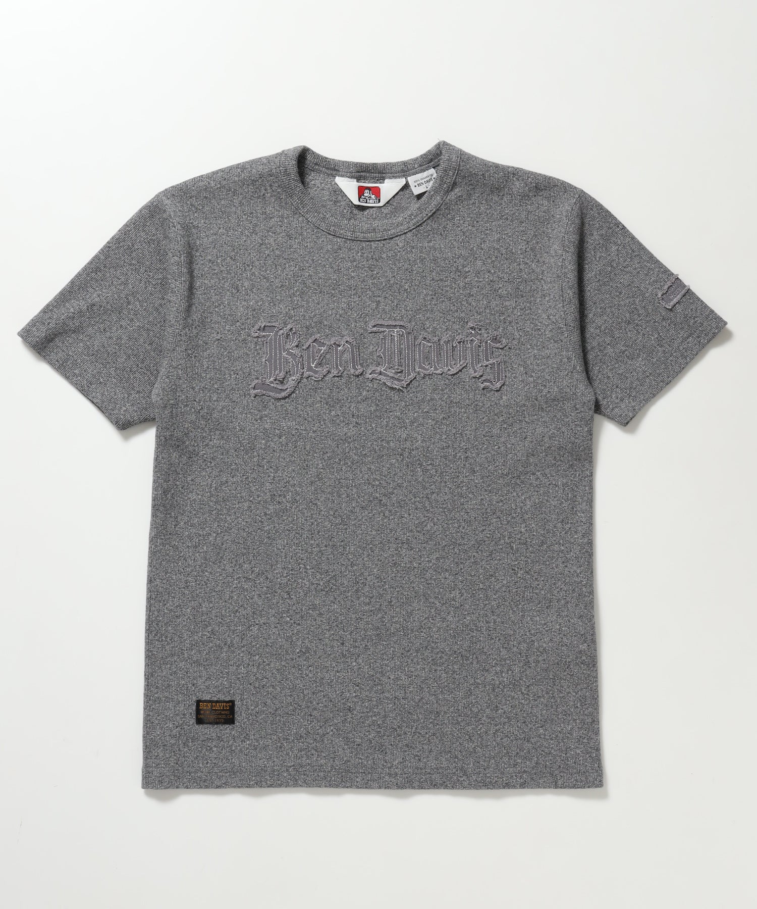 LETTERED RIB TEE / Tシャツ 半袖 クルーネック 刺繍 ワッペン ワンポイント ユニセックス ピス グレー