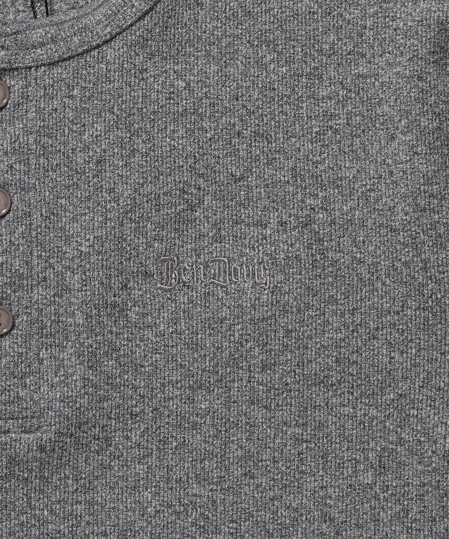 RIB HENLEY TEE / Tシャツ 半袖 ヘンリーネック 刺繍 ワンポイント ユニセックス ピス グレー