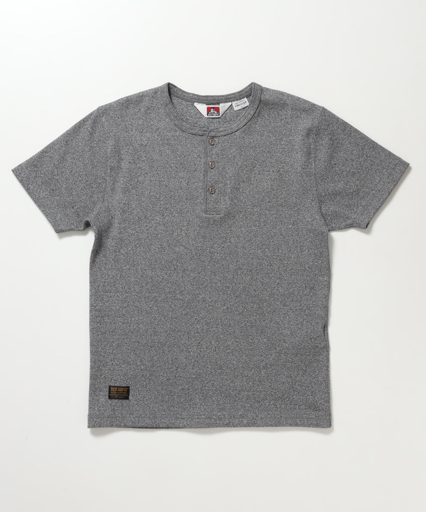 RIB HENLEY TEE / Tシャツ 半袖 ヘンリーネック 刺繍 ワンポイント ユニセックス ピス グレー