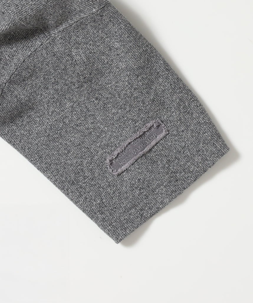 LETTERED RIB TEE / Tシャツ 半袖 クルーネック 刺繍 ワッペン ワンポイント ユニセックス ピス グレー