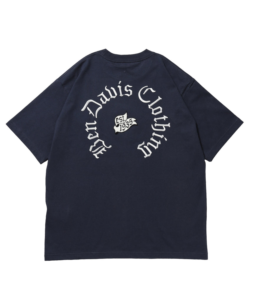 OLD ENGLISH EMB TEE / Tシャツ 半袖 クルーネック 刺繍 ワンポイント ユニセックス オーバーサイズ ネイビー