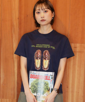 シューズグラフィックショート丈Tシャツ / Tシャツ クルーネック 半袖 プリント 革靴【短丈】 ネイビー