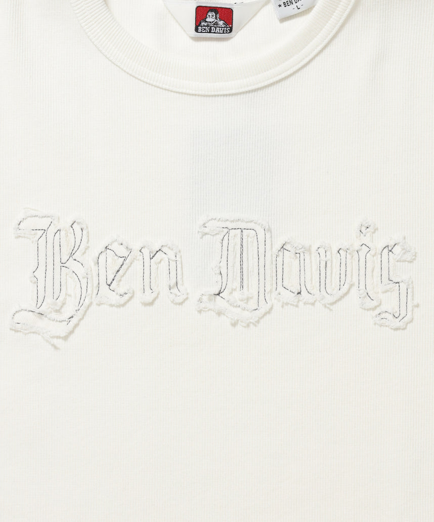 LETTERED RIB TEE / Tシャツ 半袖 クルーネック 刺繍 ワッペン ワンポイント ユニセックス ピス ホワイト
